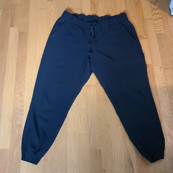 Lululemon On the Fly Jogger - Picture 2 of 7